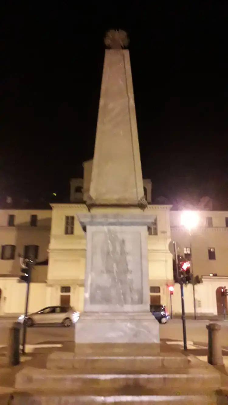Obelisco ai Moti del 1821 주변 호텔