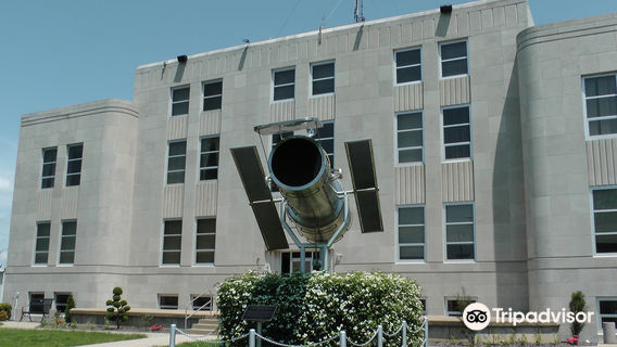 Hubble Telescope Replica Statue