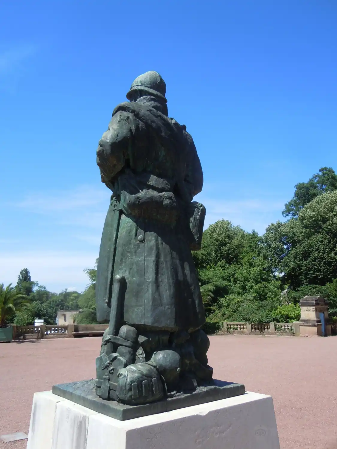 Hotels near Le Poilu Liberateur