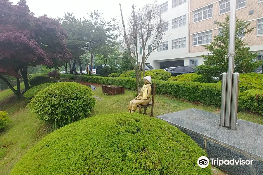 木川高級中學和平少女像