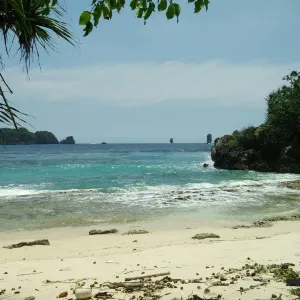 Pantai Tiga Warna