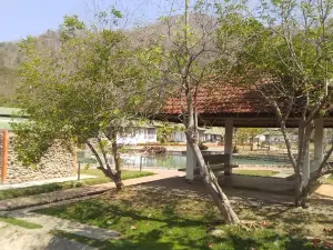 น้ำพุร้อนผาบ่อง (Phabong Hotspring)