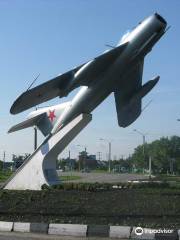 Памятник-самолет «МиГ-15» летчику В. Г. Серову