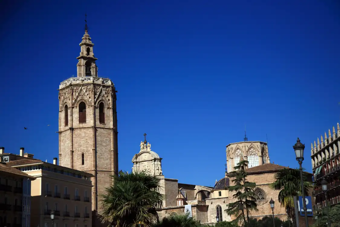 Hotels near El Miguelete