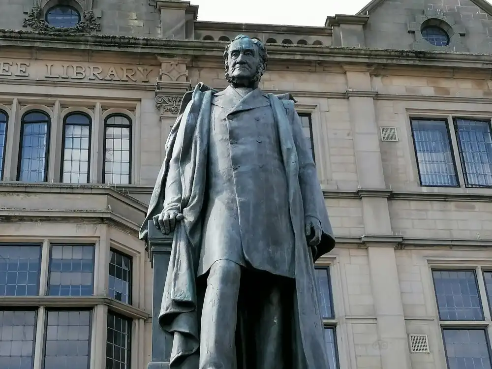 Hotels near Statue of Sir Mathew Wilson