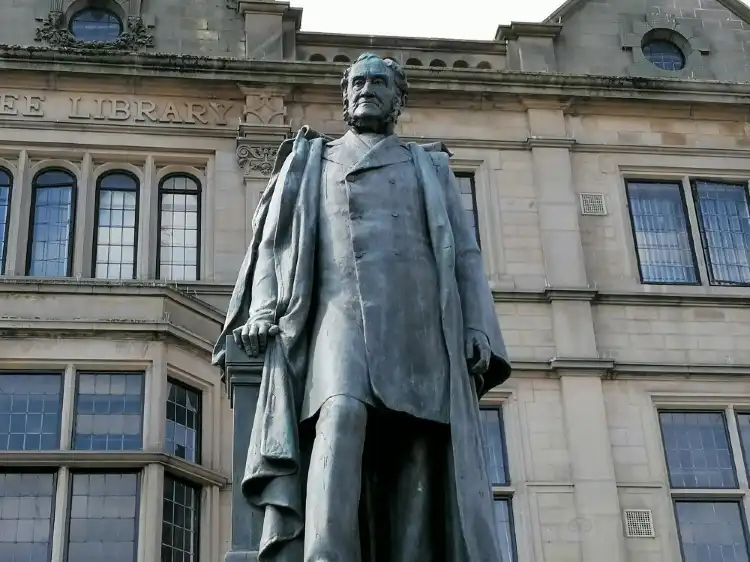 Hotels near Statue of Sir Mathew Wilson
