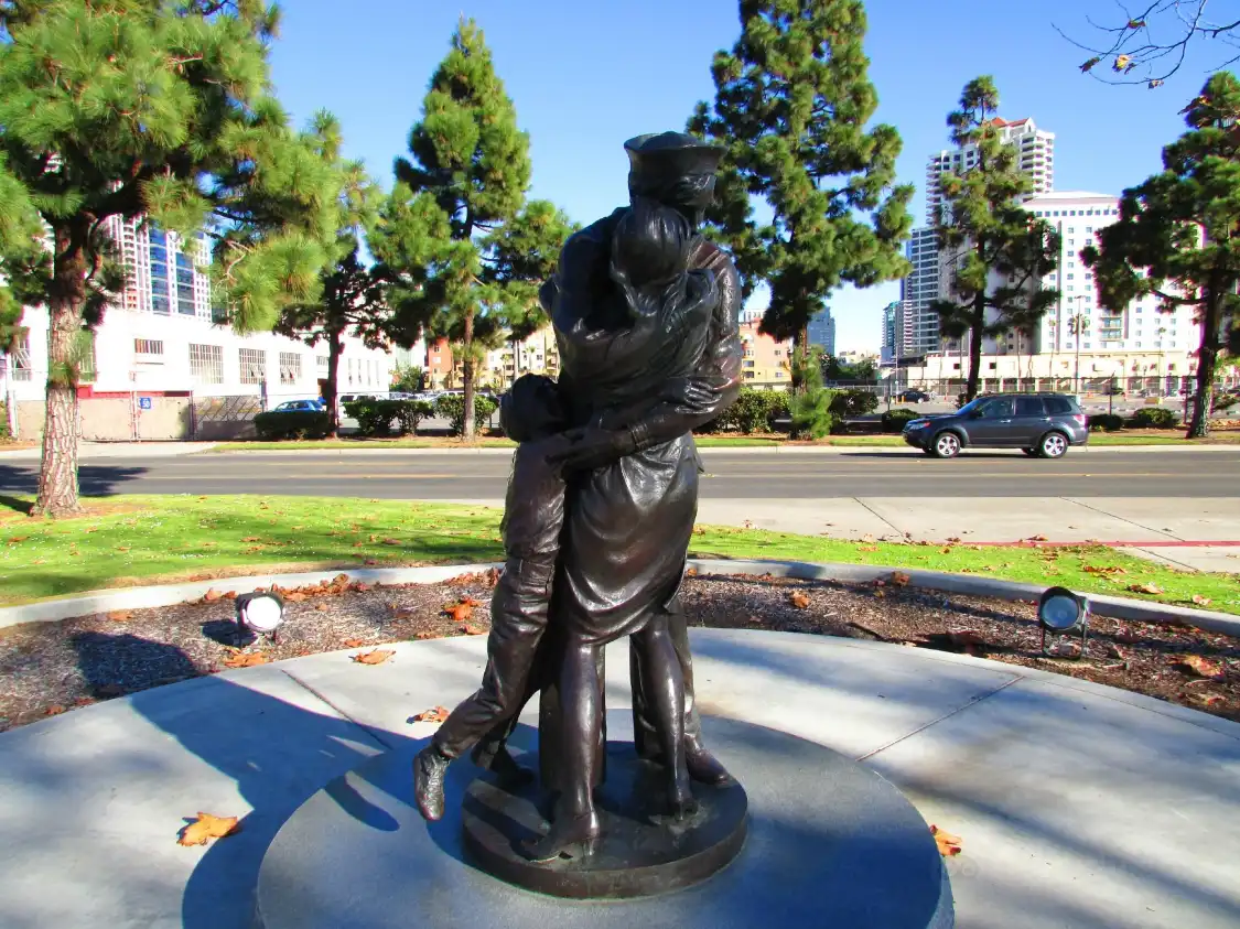 Hotel in zona The Homecoming Statue