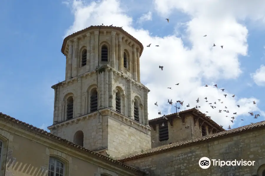 Abbatiale de Saint-Pierre de Vertheuil