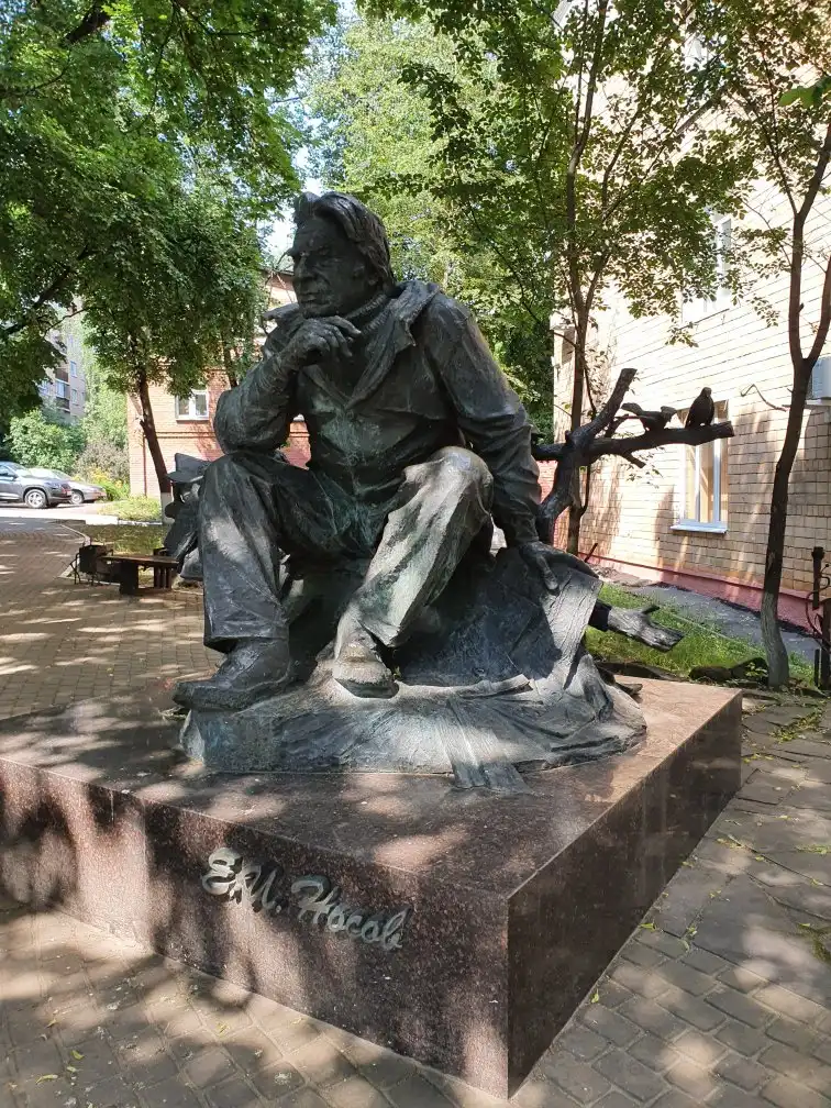 Monument to Ye.I. Nosov 주변 호텔