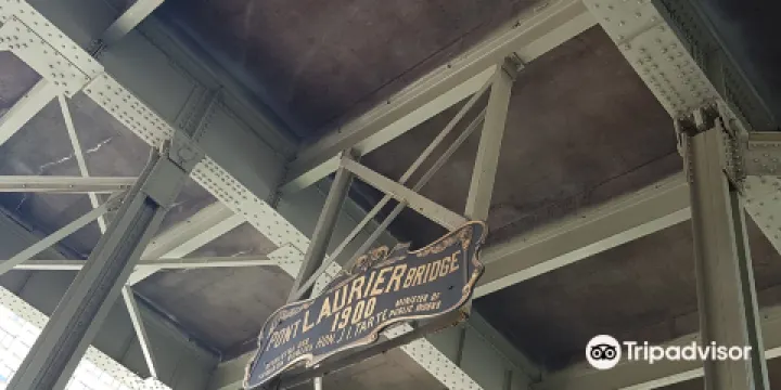 Laurier Avenue Bridge