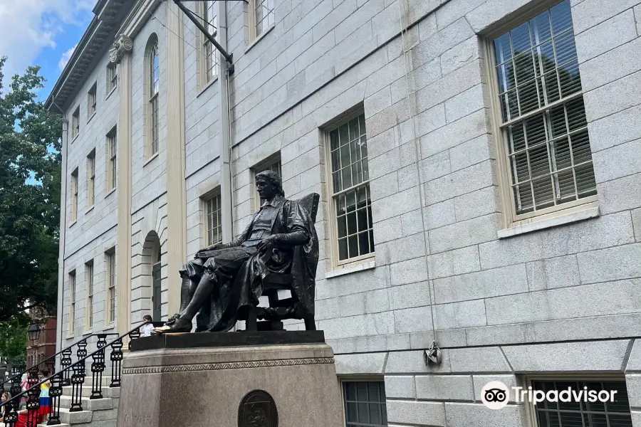 John Harvard Statue