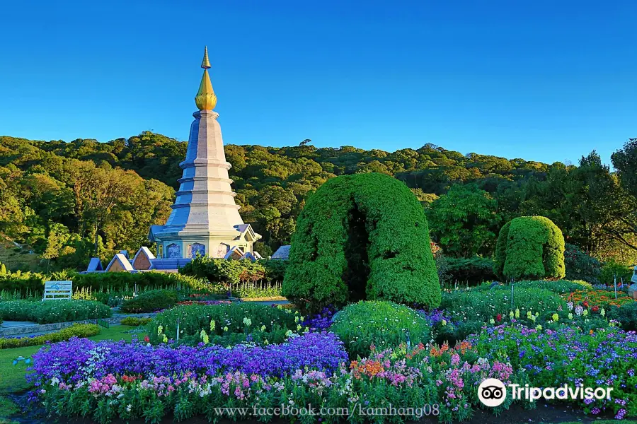 พระมหาธาตุเจดีย์นภเมทนีดลและพระมหาธาตุเจดีย์นภพลภูมิสิริ