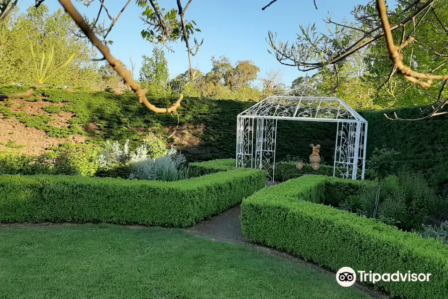 High Country Gardens, Gallery and Maze