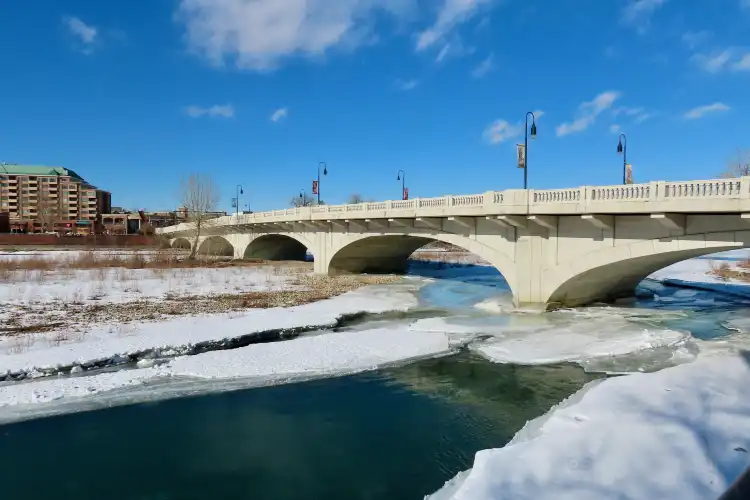 Các khách sạn gần Louise Bridge