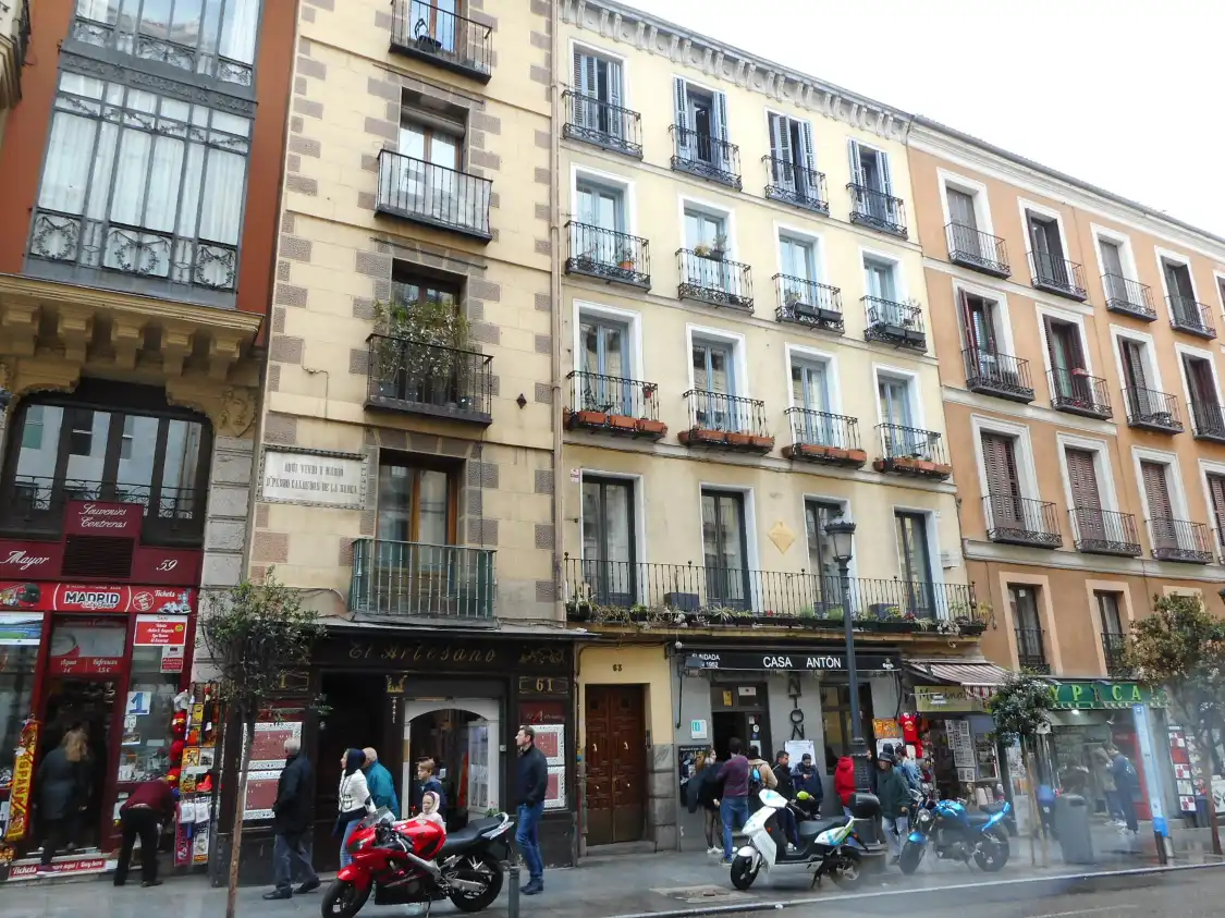 Hotels near Casa de Calderon de la Barca