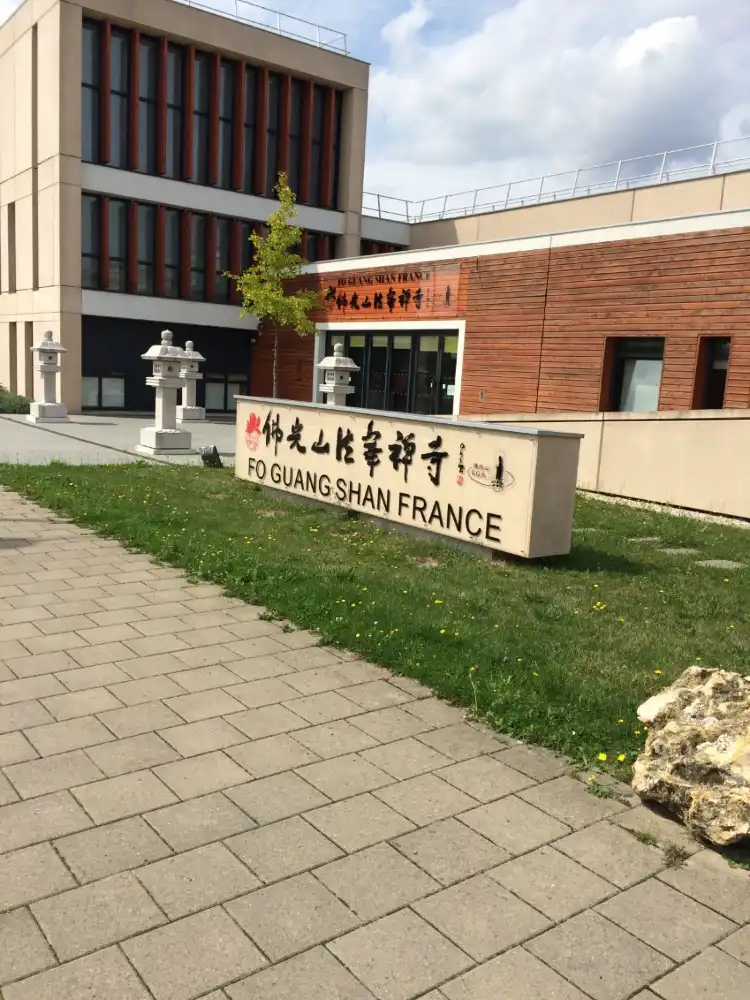 Hotels near Monastere Fo Guang Shan France