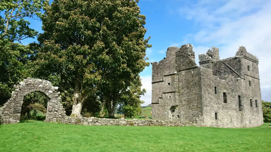 Hotels near Carnasserie Castle