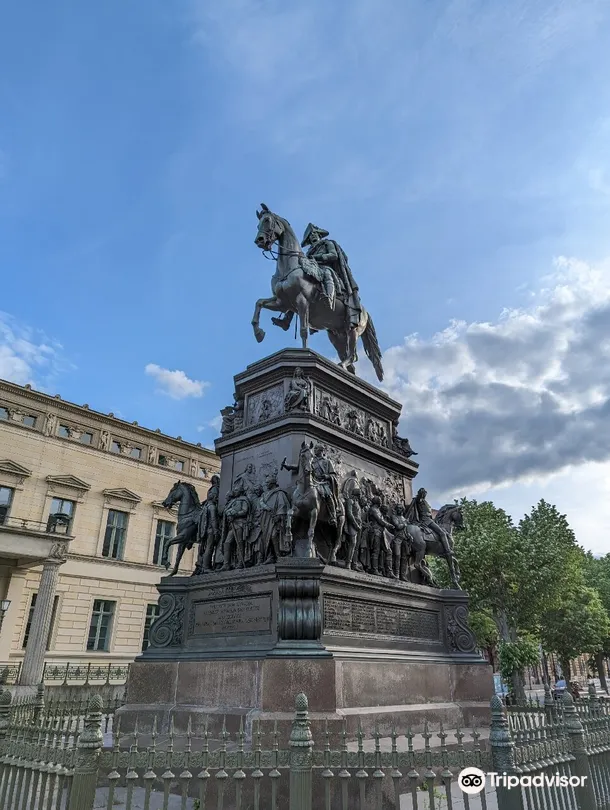 3_Equestrian statue of King Friedrich II. of Prussia