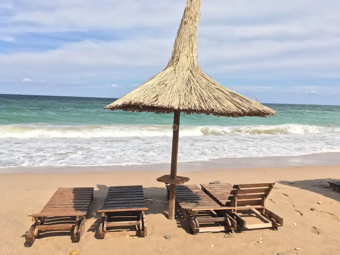 Hotels near Doors Beach