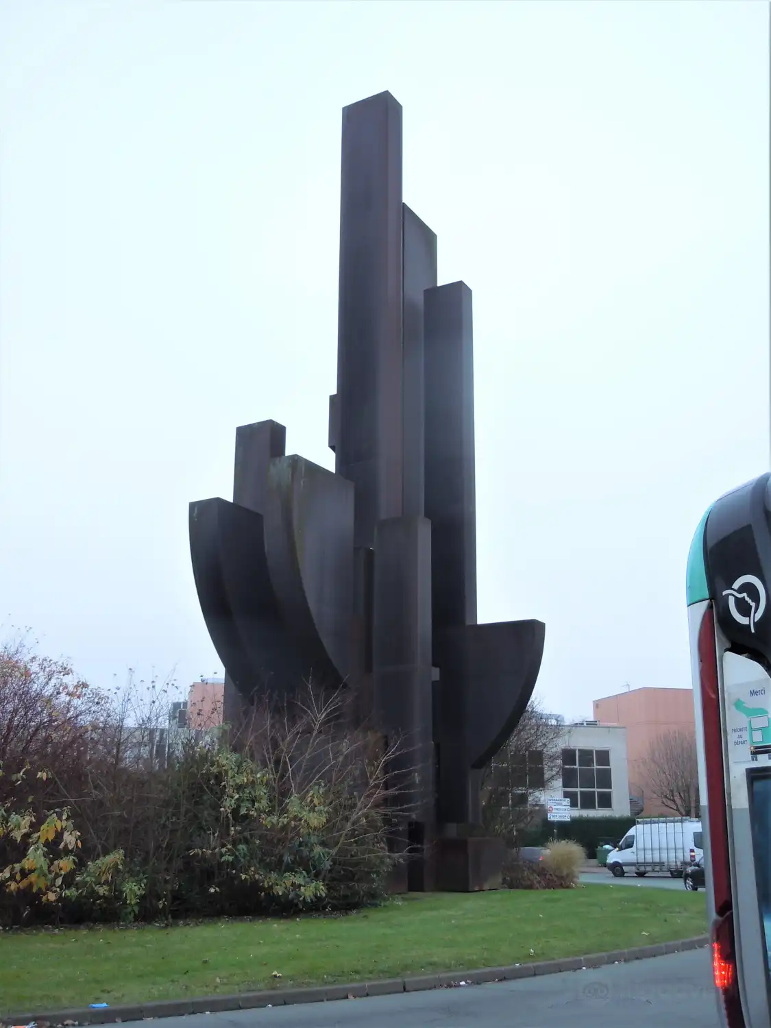 Hotels near Sculpture Liberte