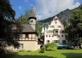 Hotels near Schloss Leopoldstein