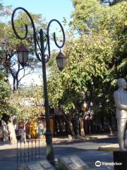 Monumento a Carlos Gardel