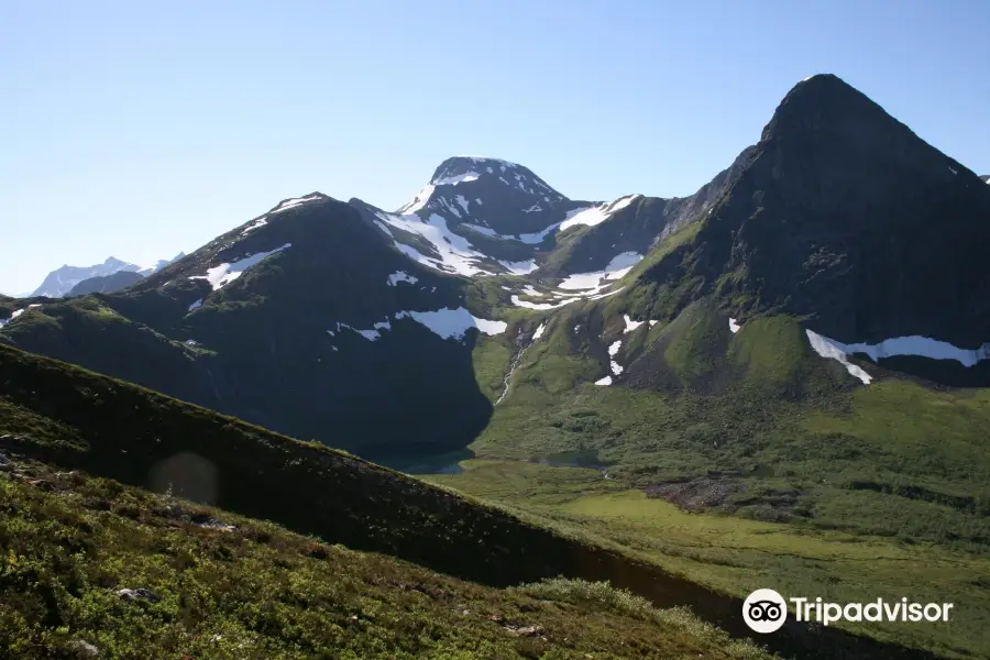 Hike to Skarasalen