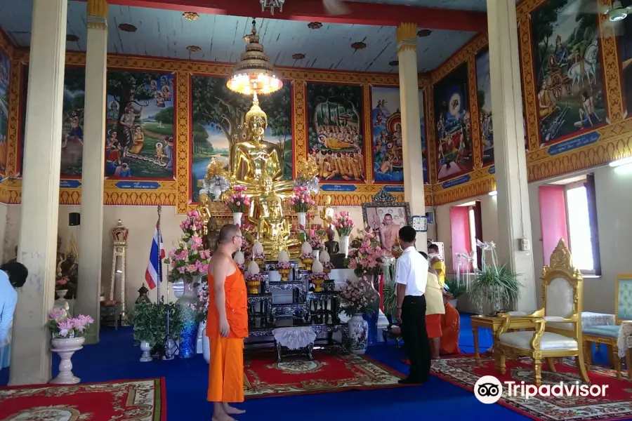 Wat Phra Borommathat Nakhon Chum