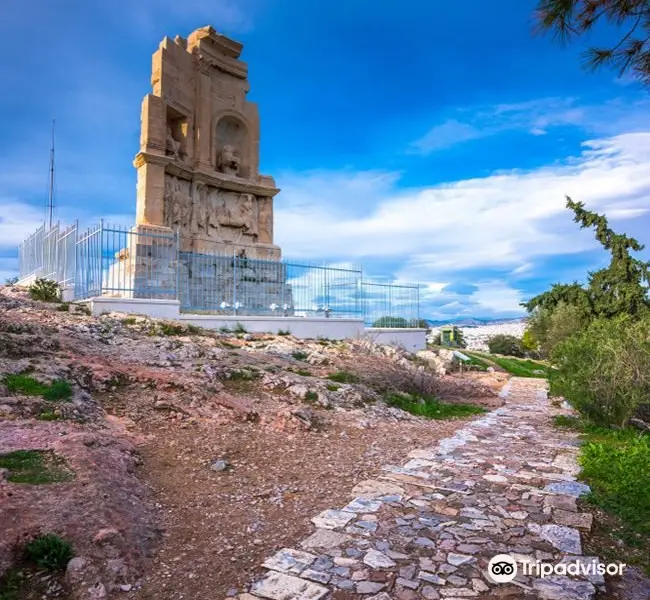 フィラパポス記念碑