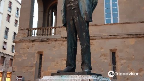 monumento a Giovanni Fattori