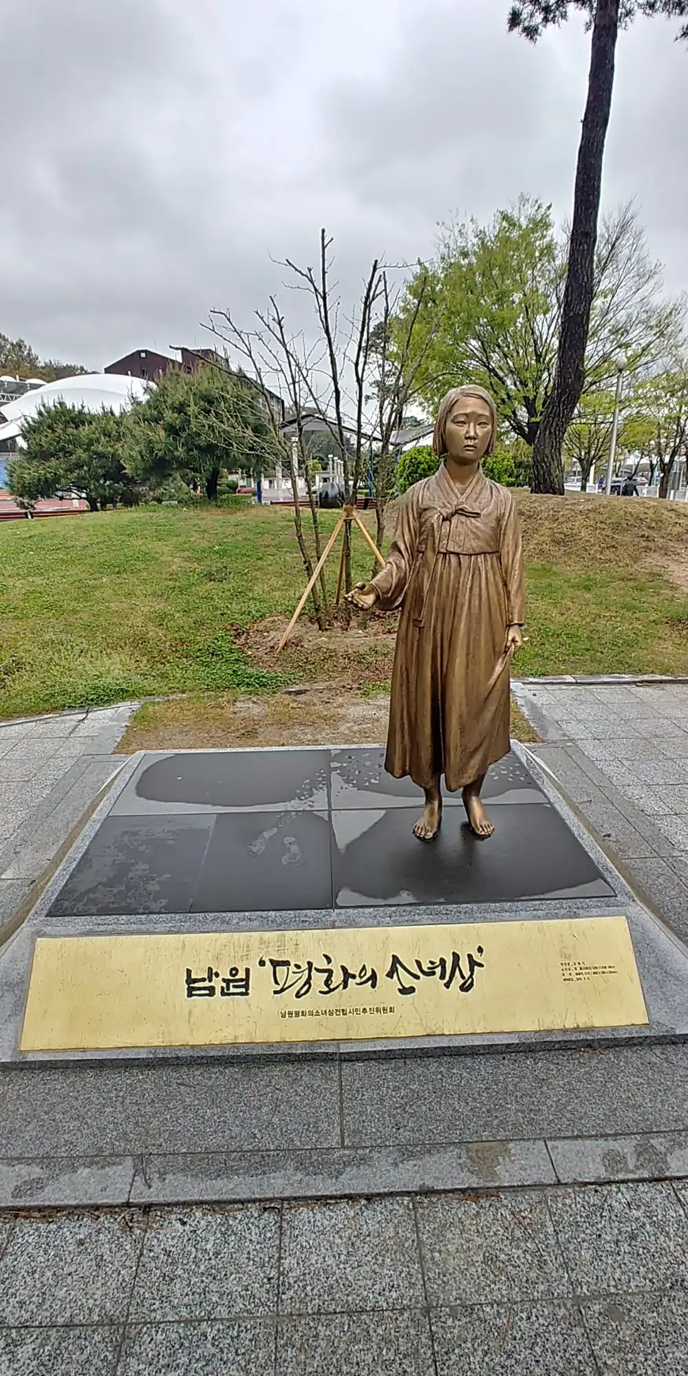 Hotels near Statue of Peace