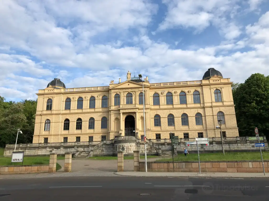 Hotels near Lindenau Museum