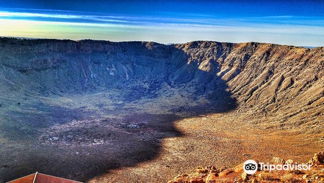 Meteor Crater Visitor Center / Discovery Center & Space Museum