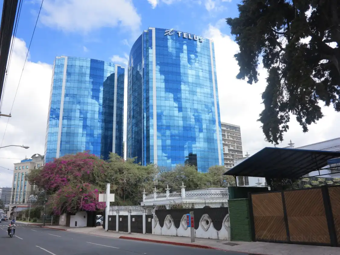 Hotels near Zona Viva