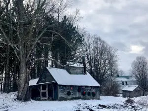 Dutton Farm Stand