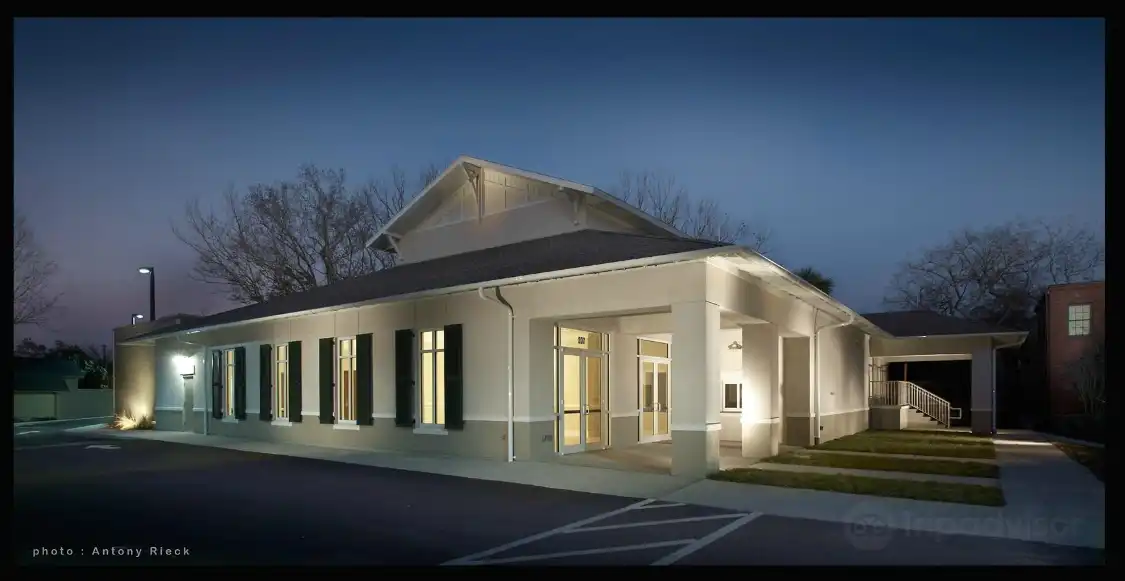 Hotels near Amelia Community Theatre - Main Stage