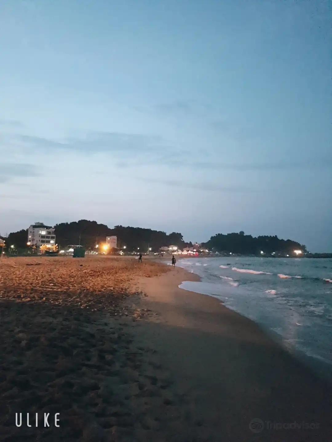 Hotels near Jukdo Beach