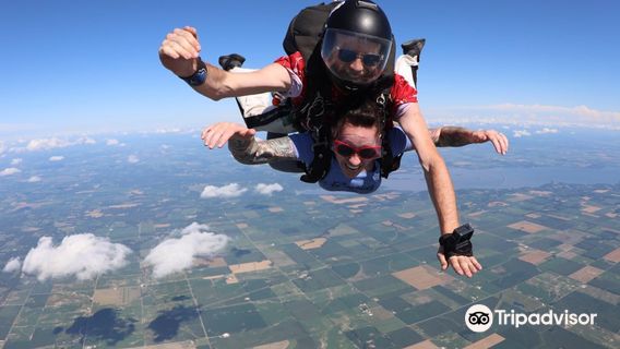 Gateway Skydiving Center - Skydiving in St. Louis