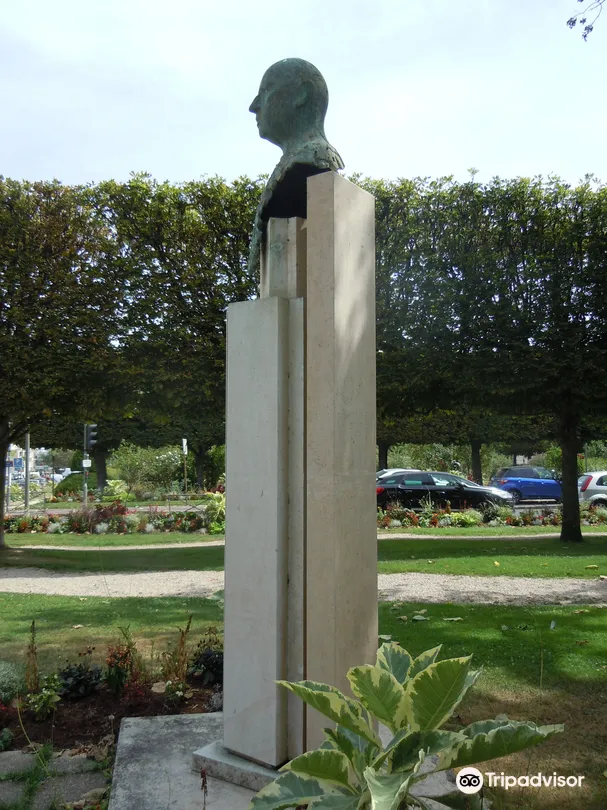 2_Buste du General de Gaulle