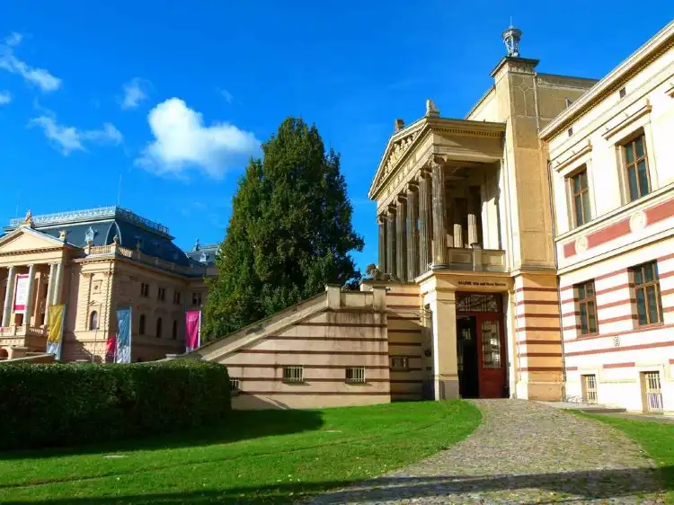 Hotels near Staatliches Museum