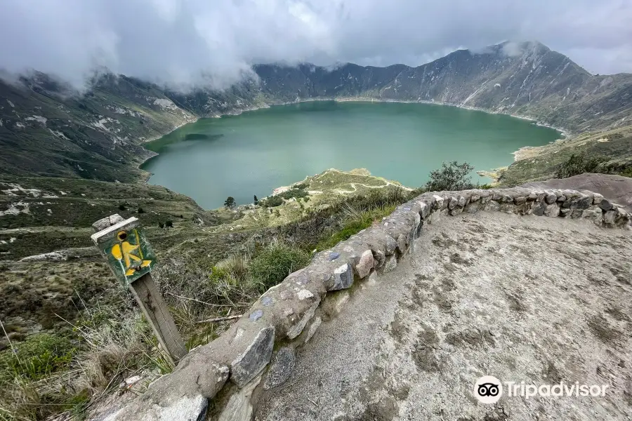 Sendero al Fondo del Crater