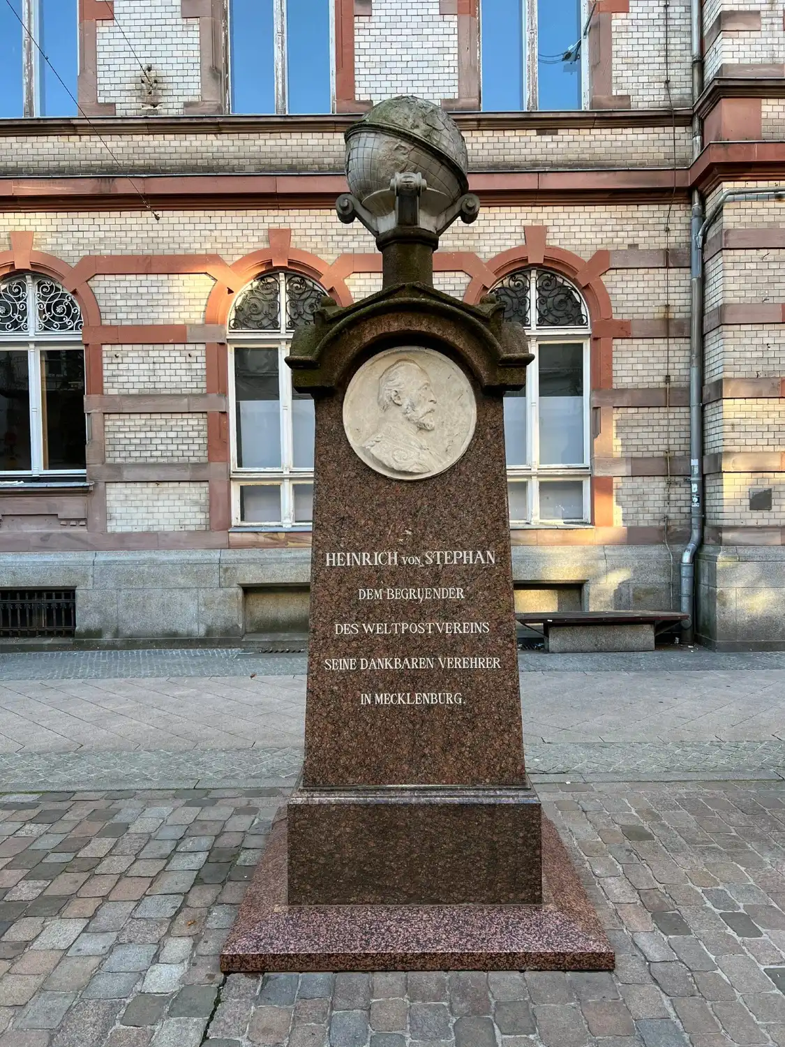 Hotel in zona Heinrich von Stephan Denkmal
