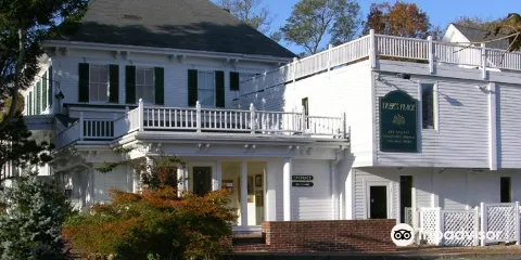 Tree's Place