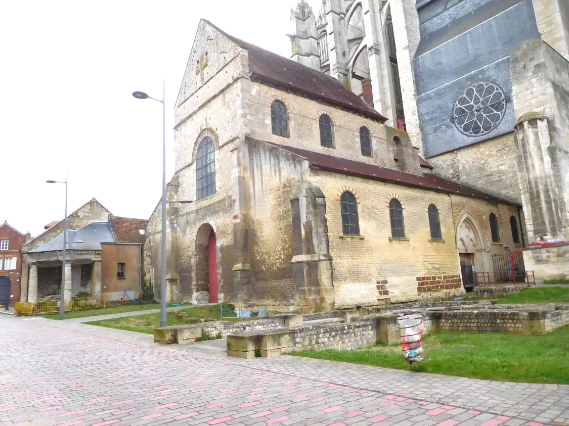 Hotels near Eglise Notre-Dame de la Basse Oeuvre