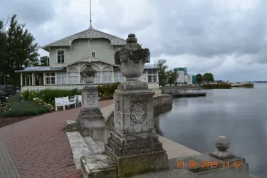 Carl Abraham Hunniuse Monument