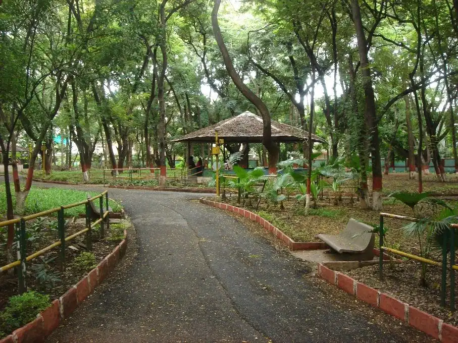 Hotels near Chittaranjan Vatika Garden