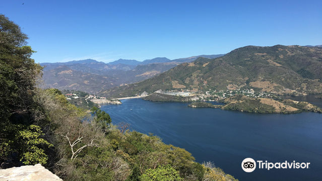 Mirador Manos Que Imploran