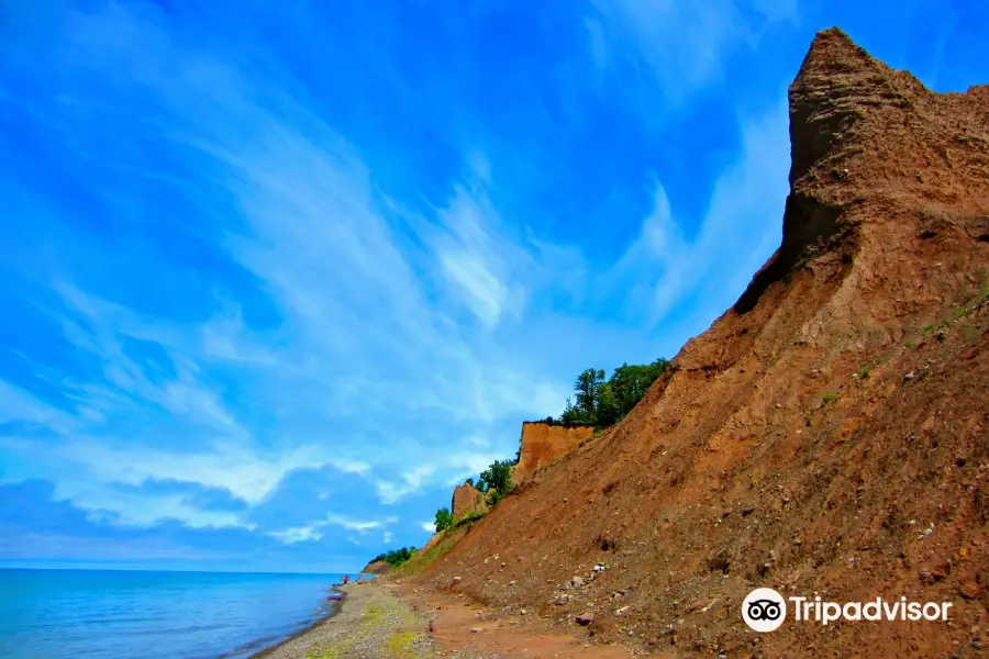 Chimney Bluffs State Park