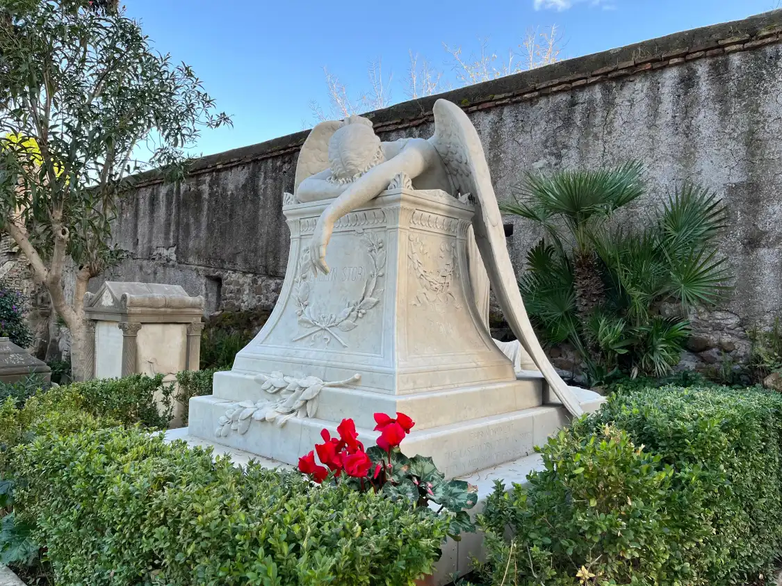 Hotels near Non-Catholic Cemetery