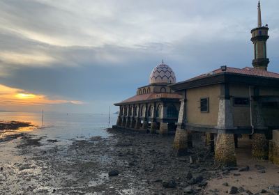 Al Hussain Mosque (Floating Mosque)